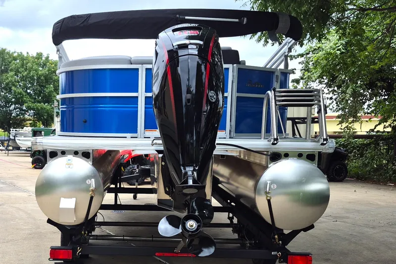 Slide: The Image of Sun Tracker Party Barge 20 DLX 2026 - 18