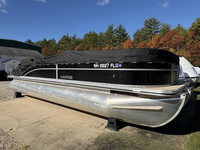 Slide: The Image of Harris Cruiser 250 2023 - 2