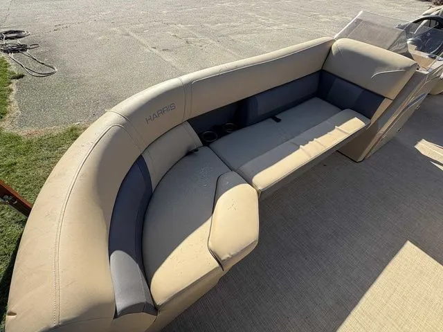 Slide: The Image of Harris Cruiser 250 2023 - 6