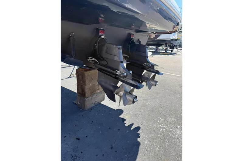 Slide: The Image of 2007 Sea Ray 290 Sundancer boat propellers on display in a marina setting. - 5