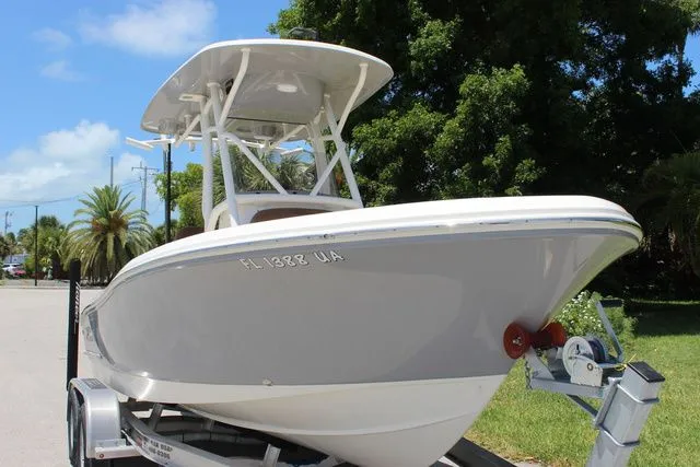 The Image of Pioneer 202 Islander 2025 - 1