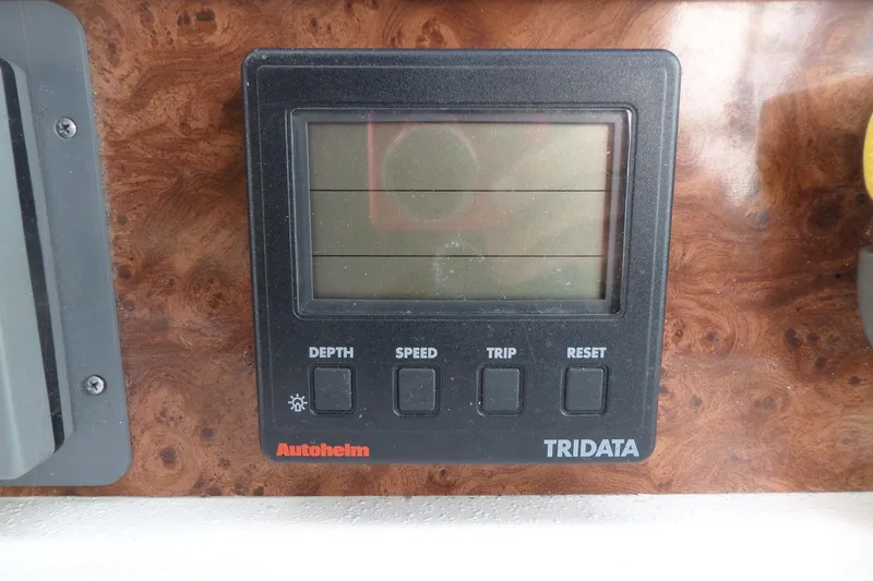 Slide: The Image of Autohelm Tridata display on 1994 Sea Ray 370 Express Cruiser dashboard. - 22