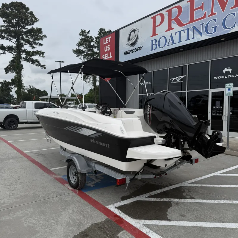 Slide: The Image of 2025 Bayliner E18LE boat at Premier Boating Center. - 6
