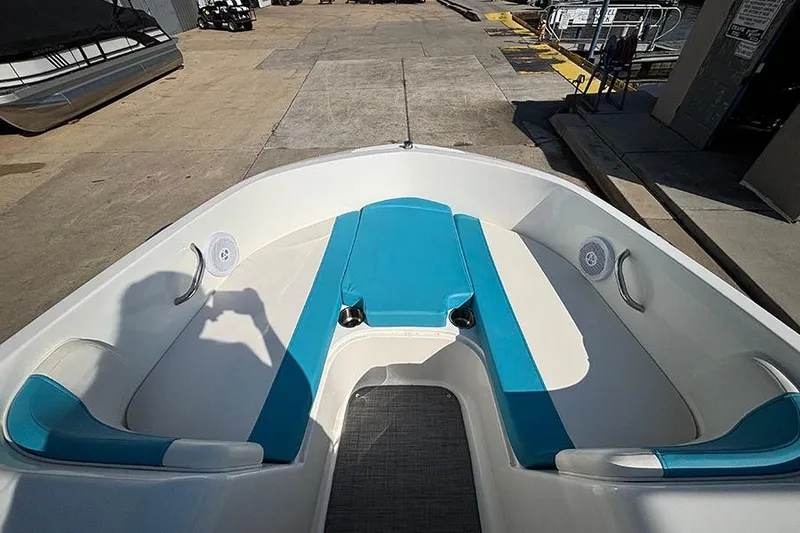 Slide: The Image of Bayliner Element E18 2022 - 16