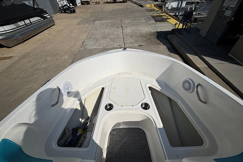 Slide: The Image of Bayliner Element E18 2022 - 17