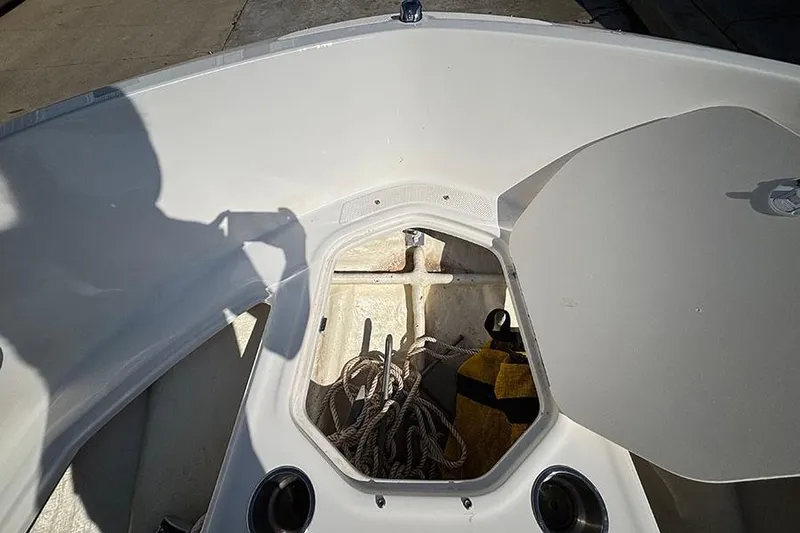 Slide: The Image of Bayliner Element E18 2022 - 18