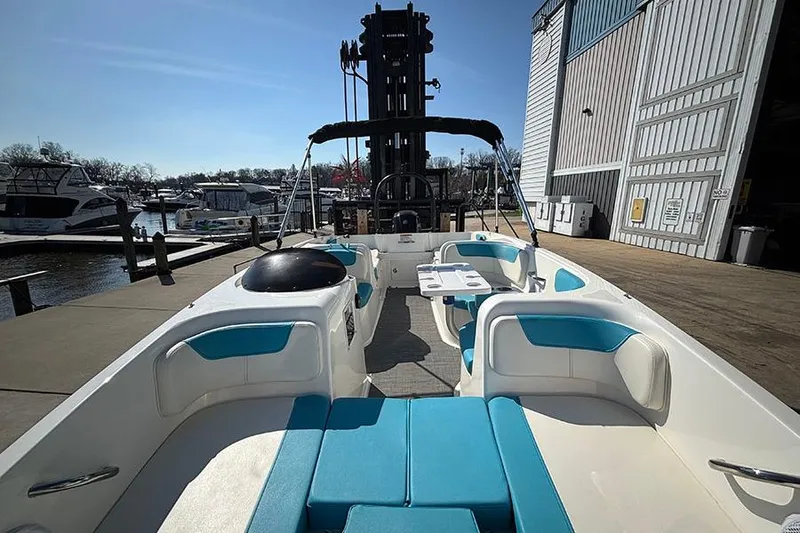 Slide: The Image of Bayliner Element E18 2022 - 19