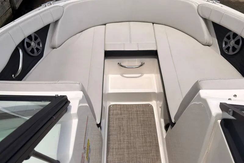 Slide: The Image of Interior view of 2021 Sea Ray SPX 190 boat with cushioned seating. - 8