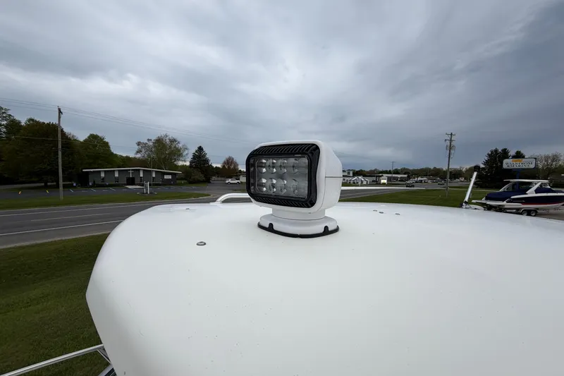 Slide: The Image of Rooftop light on 2006 Pursuit 2570 Offshore boat under cloudy sky. - 15