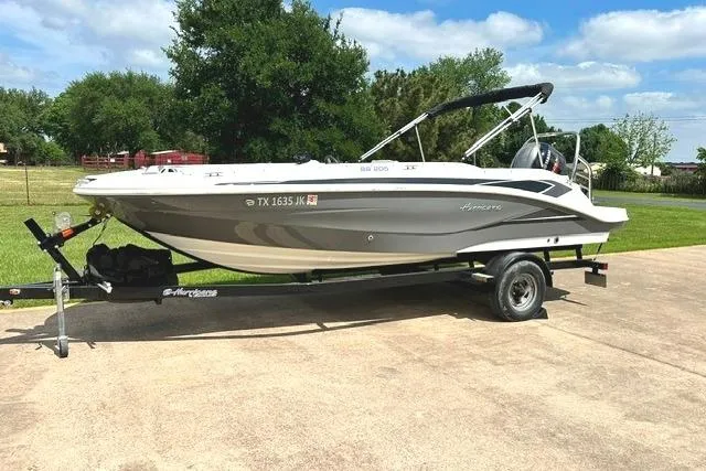 The Image of Hurricane SunDeck Sport 205 OB 2021 - 0