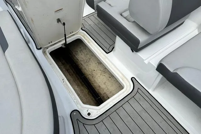 Slide: The Image of Hurricane SunDeck Sport 205 OB 2021 - 17