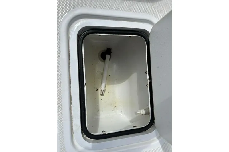 Slide: The Image of Hurricane SunDeck Sport 205 OB 2021 - 20