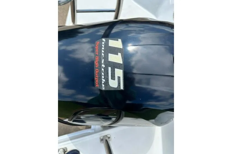 Slide: The Image of Hurricane SunDeck Sport 205 OB 2021 - 5