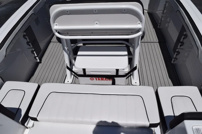 Slide: The Image of Interior of 2026 Yamaha Boats 255 FSH Sport H with seating. - 14