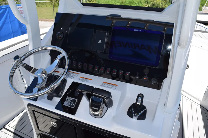 Slide: The Image of Yamaha Boats 255 FSH Sport H 2026 helm with Simrad display. - 18