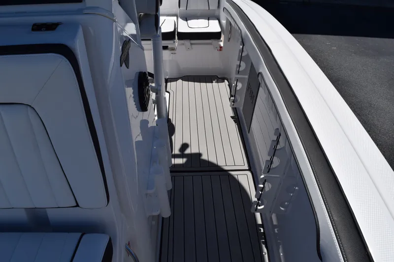Slide: The Image of Interior of 2026 Yamaha Boats 255 FSH Sport H with gray flooring. - 20