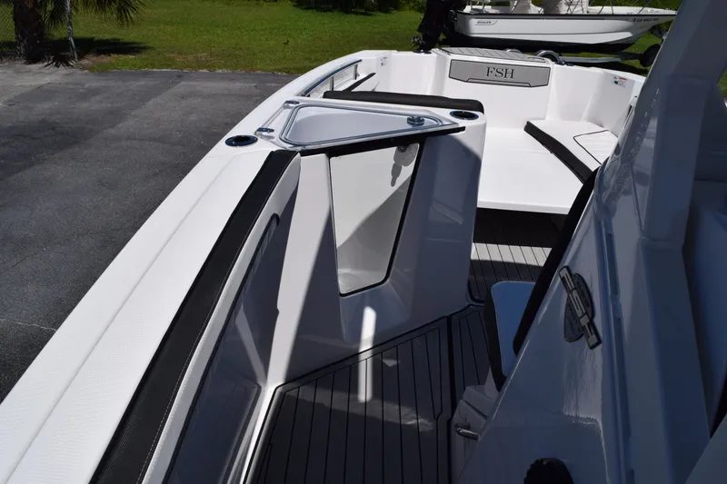 Slide: The Image of Yamaha Boats 2026 model 255 FSH Sport H interior view. - 21