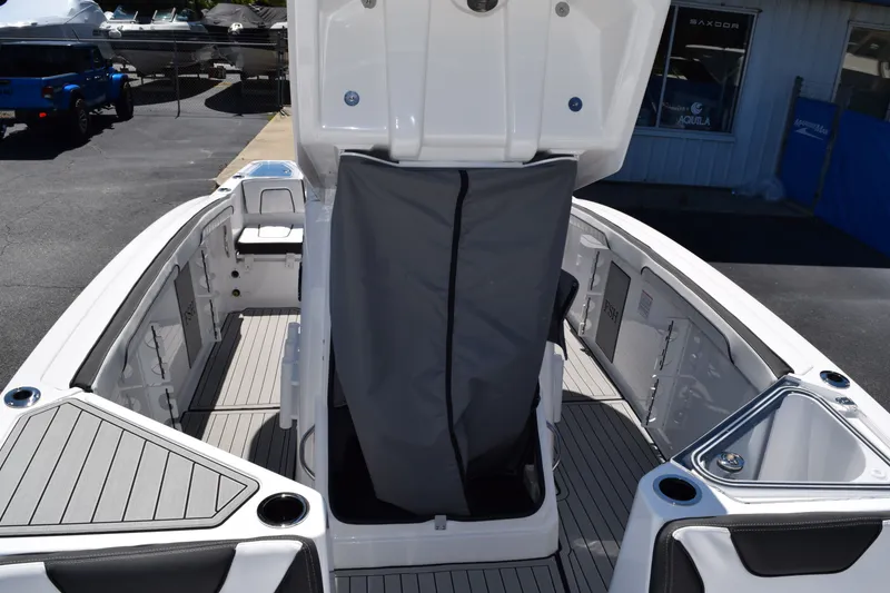 Slide: The Image of Yamaha Boats 2026 model 255 FSH Sport H interior view. - 25