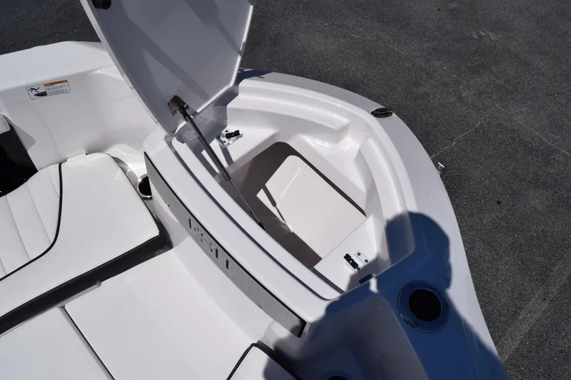 Slide: The Image of Yamaha Boats 2026 255 FSH Sport H bow storage compartment. - 27