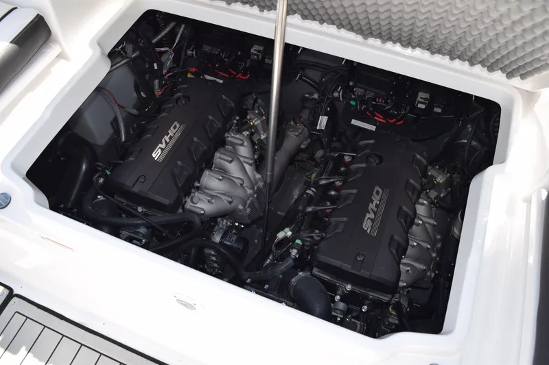 Slide: The Image of Yamaha 255 FSH Sport H 2026 engine compartment with SVHO engines. - 28