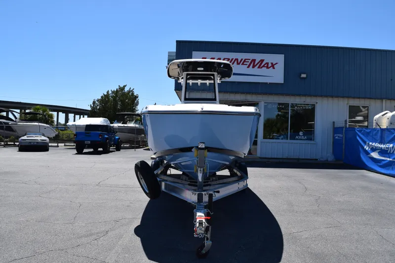 Slide: The Image of Yamaha 255 FSH Sport H 2026 in front of MarineMax building. - 3