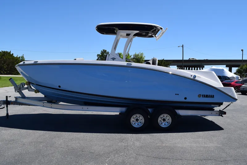 Slide: The Image of 2026 Yamaha Boats 255 FSH Sport H on trailer, side view. - 5