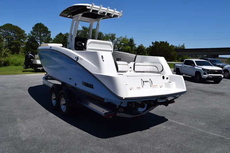 Slide: The Image of Yamaha Boats 255 FSH Sport H 2026 on trailer, rear side view. - 6