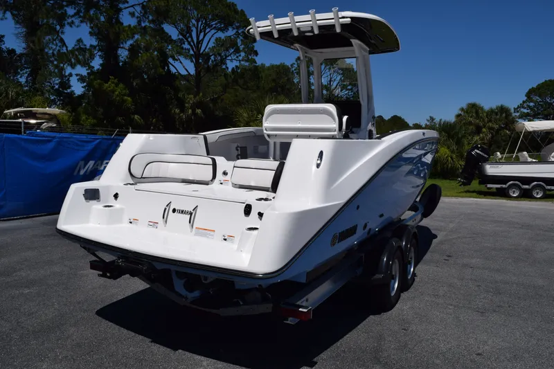 Slide: The Image of 2026 Yamaha Boats 255 FSH Sport H on trailer, parked outdoors. - 8