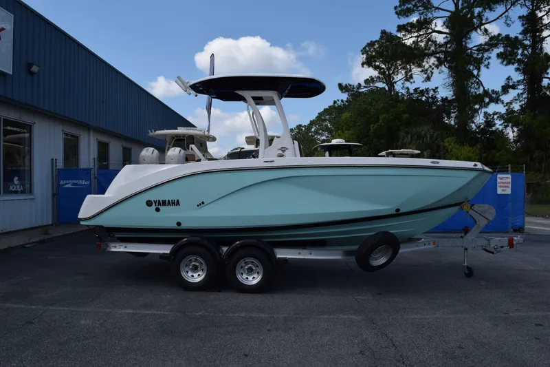 Slide: The Image of 2026 Yamaha Boats 222FSH SP E on trailer, side view. - 0