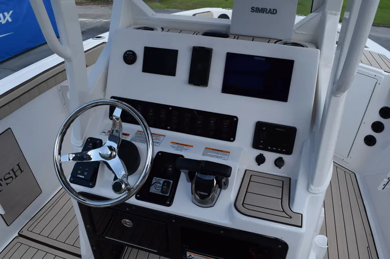 Slide: The Image of Yamaha Boats 222FSH SP E 2026 helm with Simrad display. - 11