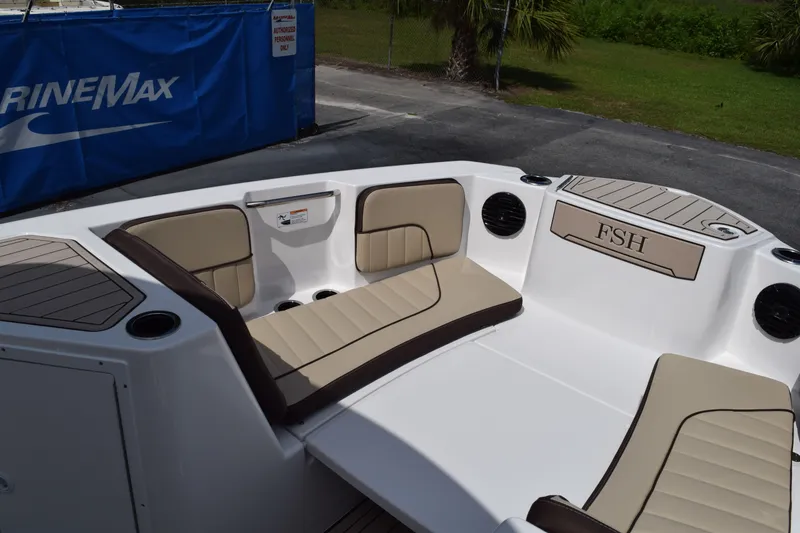 Slide: The Image of Interior of Yamaha Boats 222FSH SP E 2026 with beige seating. - 17