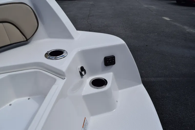 Slide: The Image of Yamaha Boats 222FSH SP E 2026, interior view with cup holders. - 5