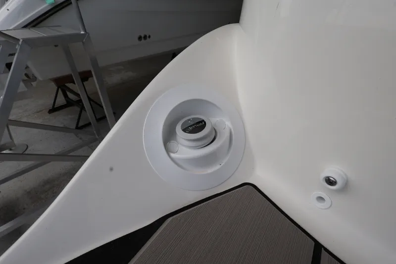 Slide: The Image of Sea Ray SLX 260 Outboard 2027 - 35