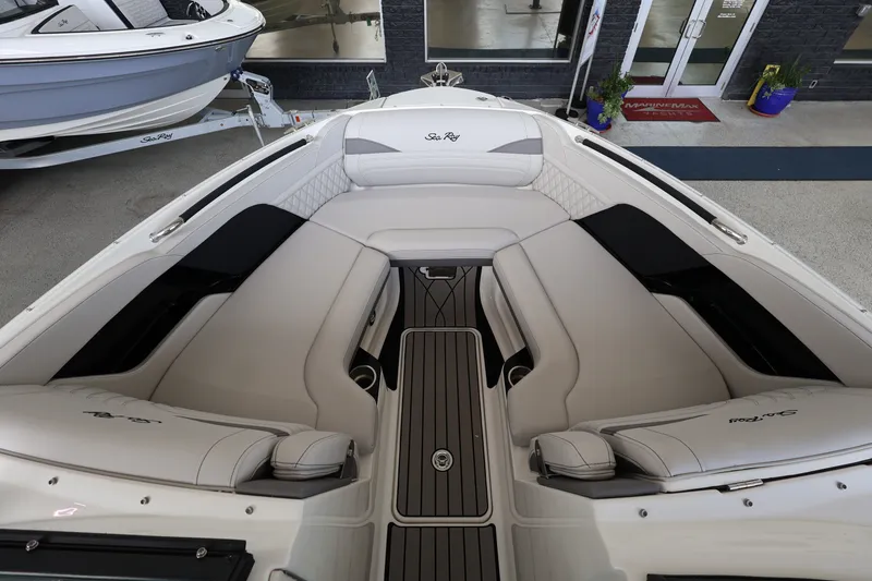 Slide: The Image of Sea Ray SLX 260 Outboard 2027 - 25