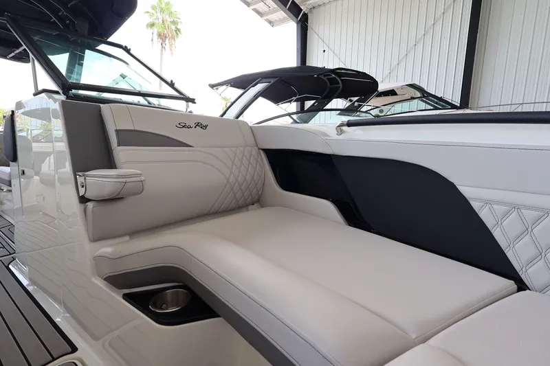 Slide: The Image of Sea Ray SLX 260 Outboard 2027 - 27
