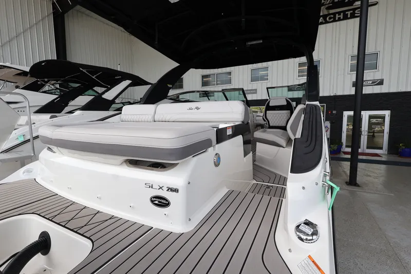 Slide: The Image of Sea Ray SLX 260 Outboard 2027 - 8