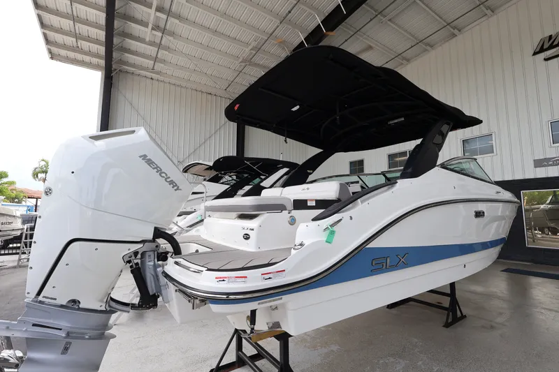 Slide: The Image of Sea Ray SLX 260 Outboard 2027 - 5