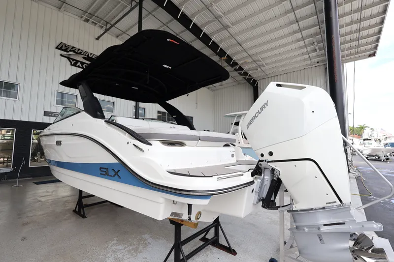Slide: The Image of Sea Ray SLX 260 Outboard 2027 - 4