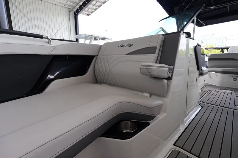 Slide: The Image of Sea Ray SLX 260 Outboard 2027 - 26
