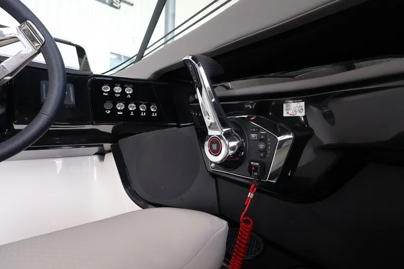 Slide: The Image of Sea Ray SLX 260 Outboard 2027 - 22