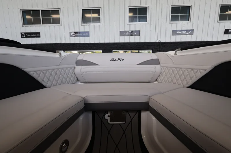 Slide: The Image of Sea Ray SLX 260 Outboard 2027 - 28