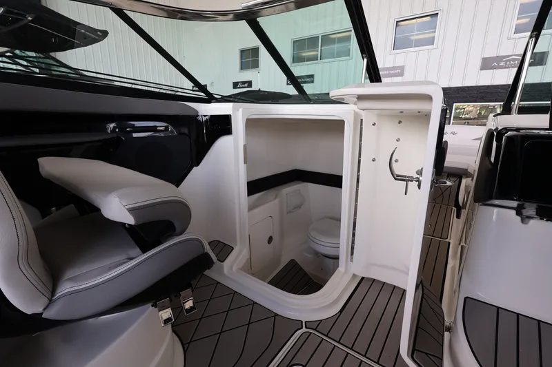 Slide: The Image of Sea Ray SLX 260 Outboard 2027 - 20