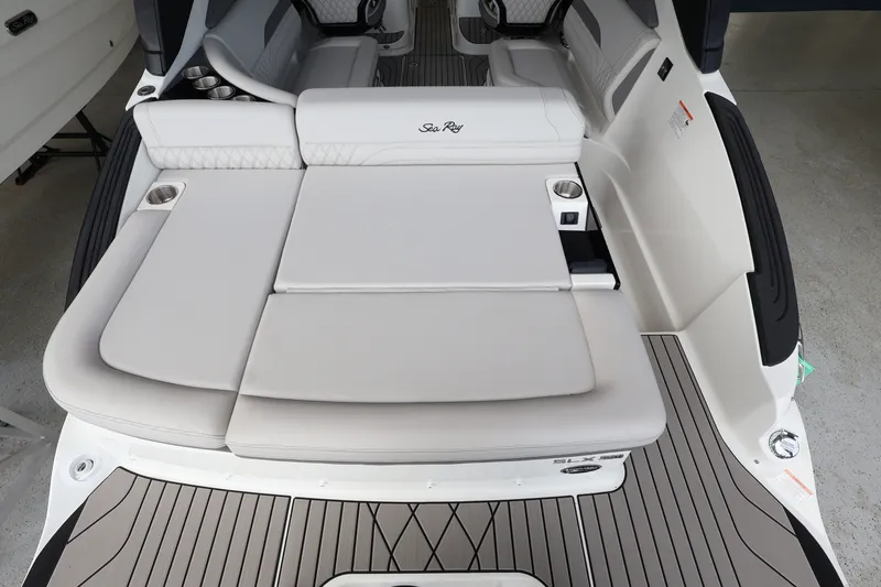 Slide: The Image of Sea Ray SLX 260 Outboard 2027 - 10