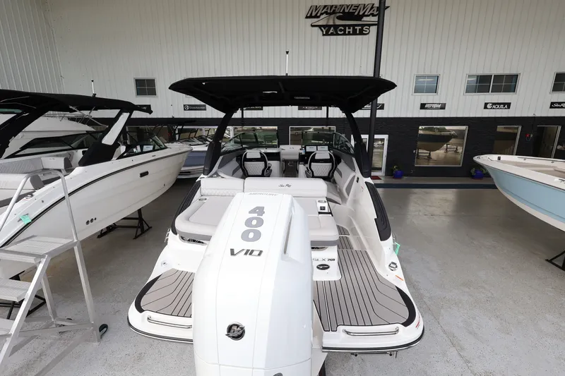 Slide: The Image of Sea Ray SLX 260 Outboard 2027 - 6