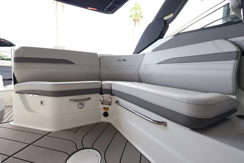 Slide: The Image of Sea Ray SLX 260 Outboard 2027 - 12