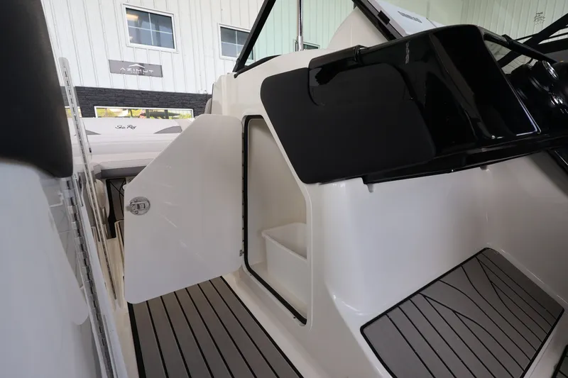 Slide: The Image of Sea Ray SLX 260 Outboard 2027 - 24