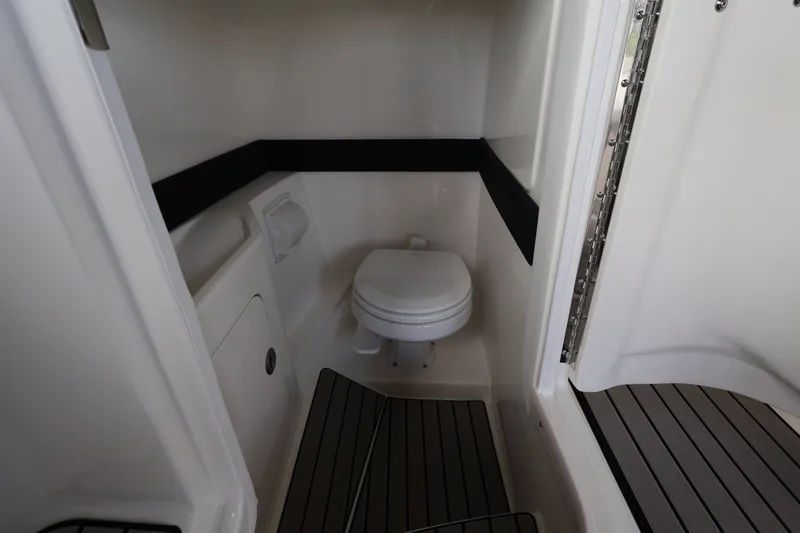 Slide: The Image of Sea Ray SLX 260 Outboard 2027 - 18