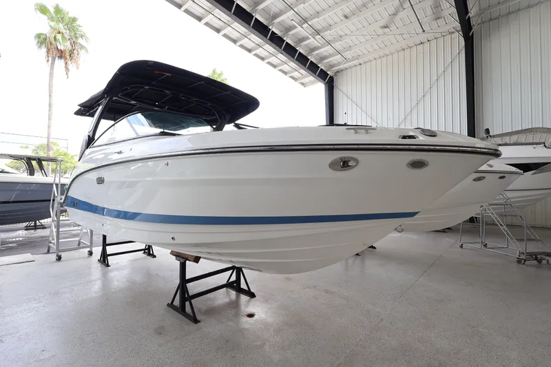 Slide: The Image of Sea Ray SLX 260 Outboard 2027 - 1