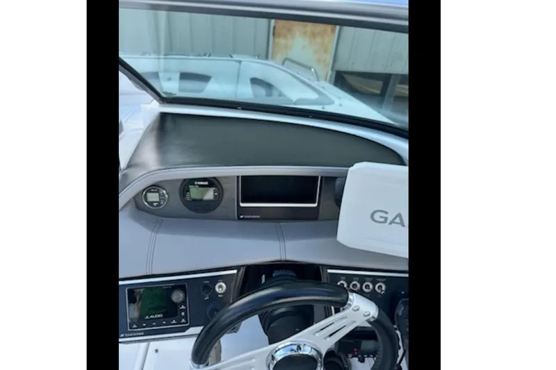 Slide: The Image of Four Winns HD220 2020 - 10