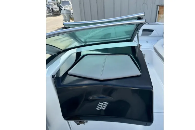 Slide: The Image of Four Winns HD220 2020 - 7